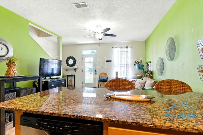 Building Photo - 1131 Century Oaks Dr