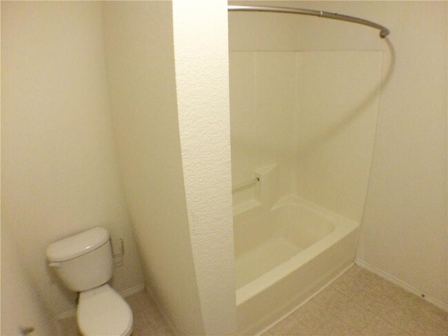 Building Photo - 2301 Kingsway Dr