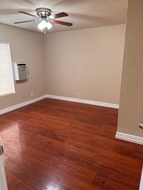 Large Bedroom - 1802 E Glenoaks Blvd