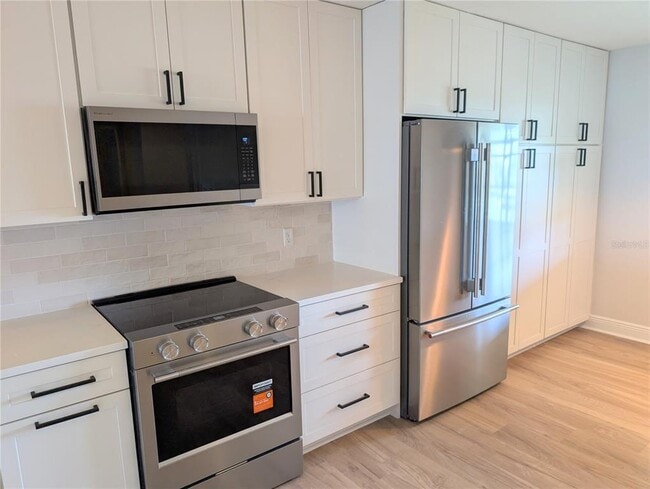 Building Photo - 3850 Mariners Walk