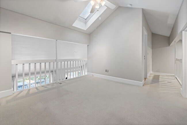 Building Photo - 1 Island Dr