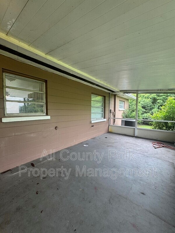 Building Photo - 1625 E Fern Rd