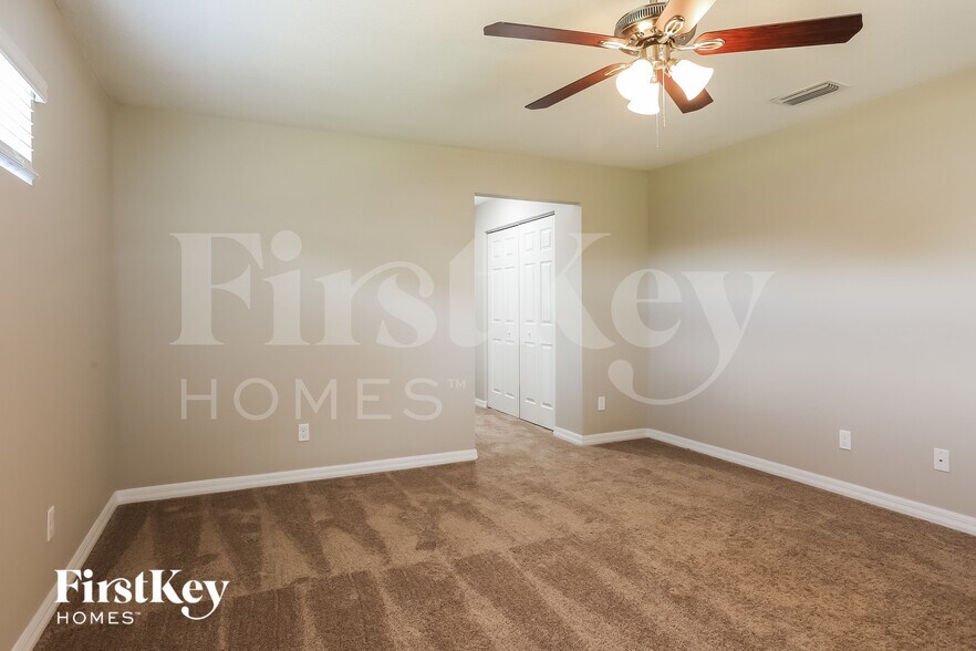 Building Photo - 1298 SW Crost Ave