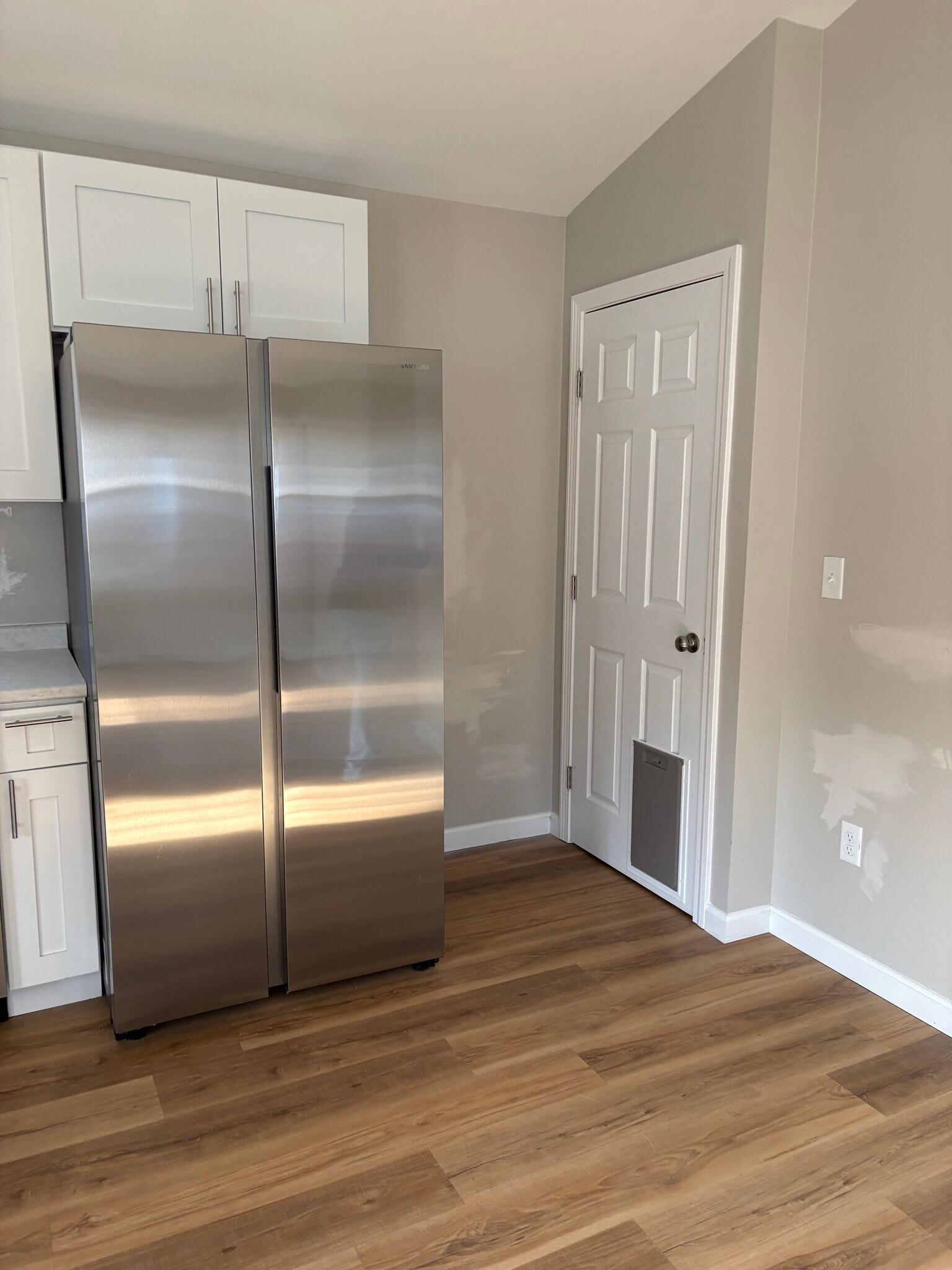 Building Photo - 598 Main St