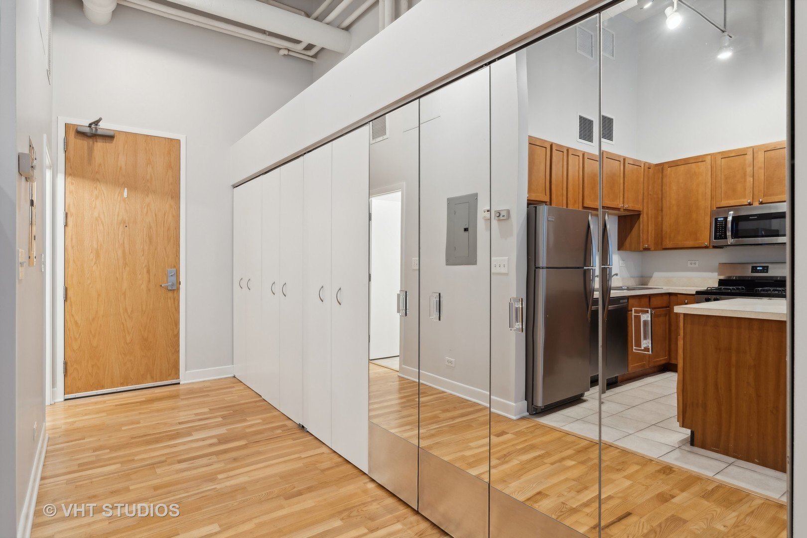 Building Photo - 211 E Ohio St