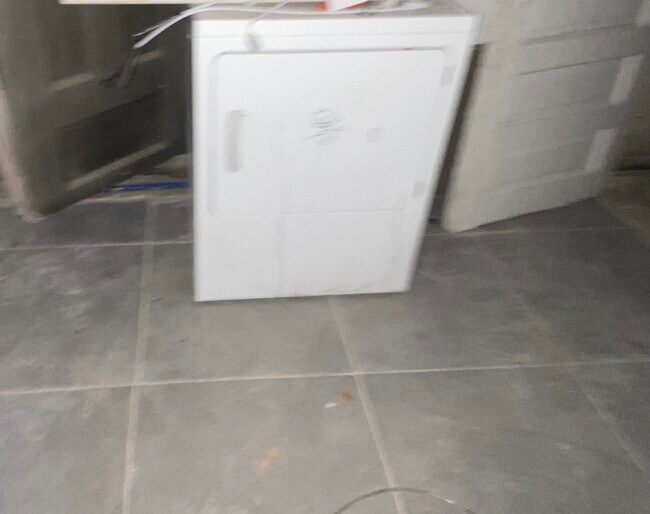 Building Photo - 70 Forest Row