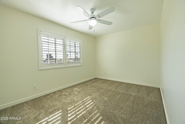 Building Photo - 2547 W Naranja Ave