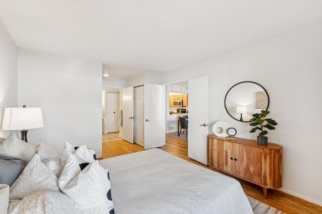 Building Photo - 2320 Wisconsin Ave NW