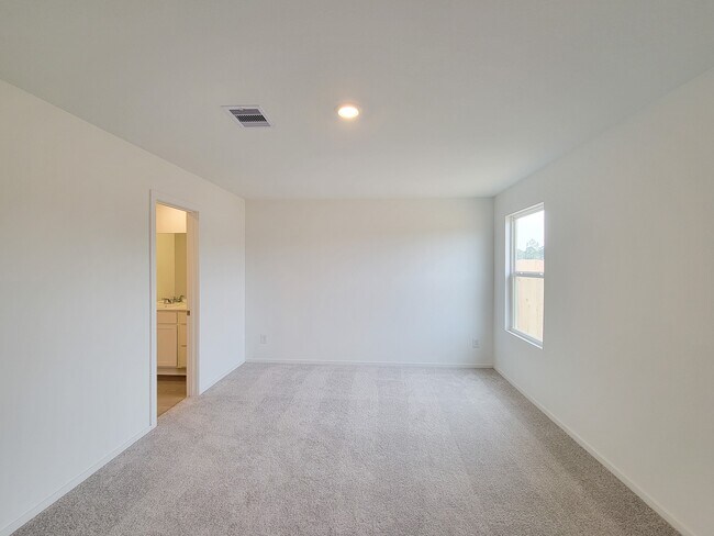 Building Photo - 15675 Plum Brk Dr