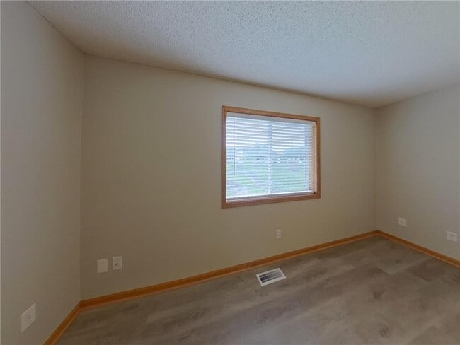 Building Photo - 452 Orchard Pkwy W