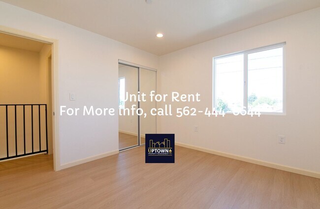 Building Photo - Townhome - 3 Bedrooms-2.5 Baths - Los Angeles