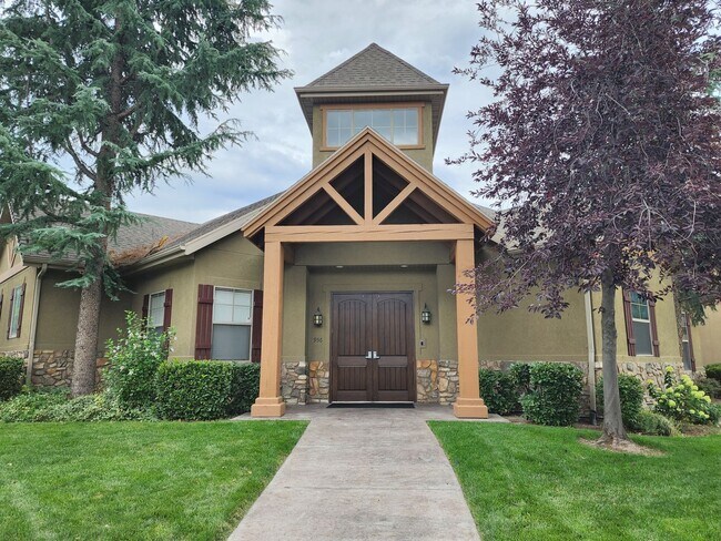 Building Photo - LOVE where you LIVE! 3 bd. 2.5 bath Luxury!