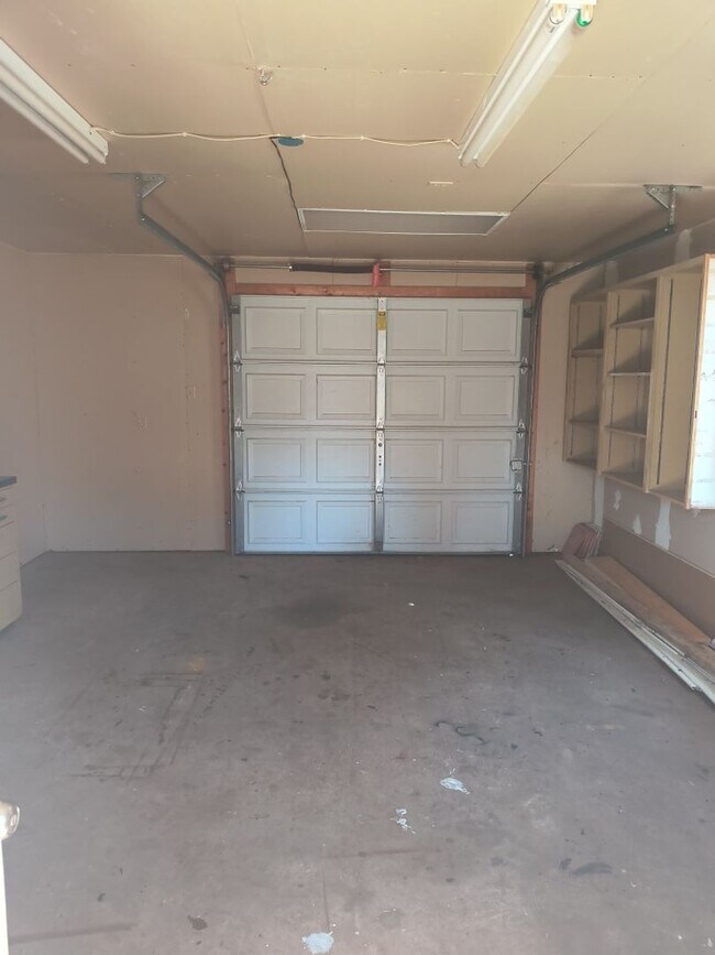 Building Photo - Spacious, Remodeled 3 bed 2 bath Santa Rita Home!