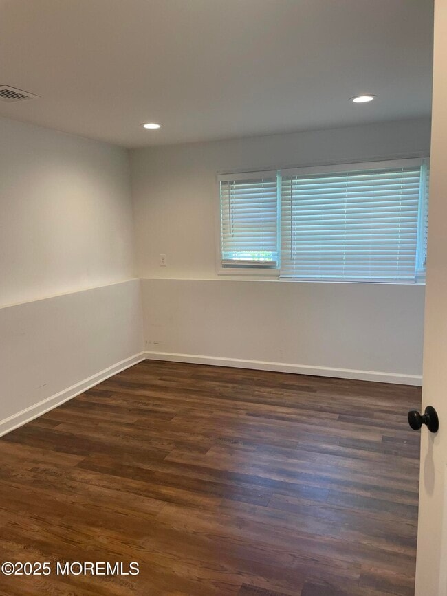 Building Photo - 127 Hulick St