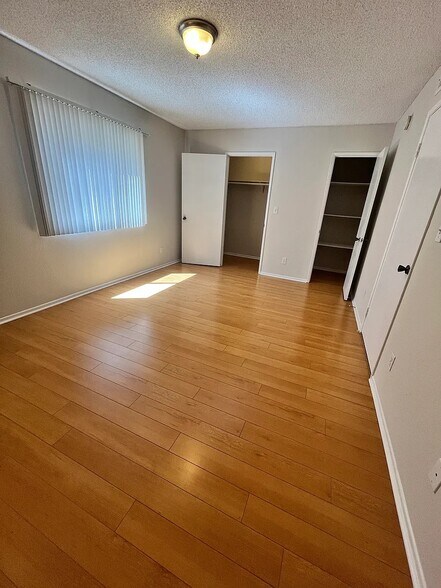 Building Photo - 310 E Santa Anita Ave