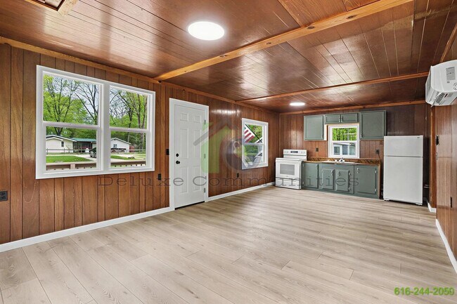 Building Photo - 4206 S Shore Dr