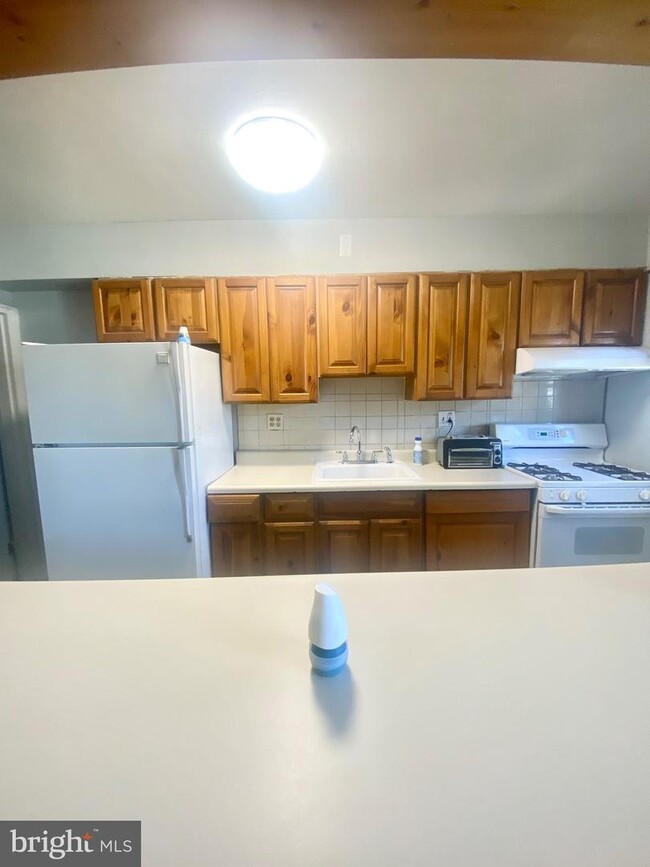 Building Photo - 1050 Cooks Ln