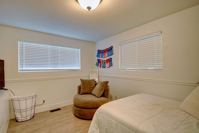 Building Photo - 3 Bedroom, 2.5 Home. Available NOW!!!!