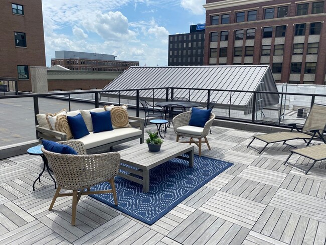 Building Photo - $1200 off a 12 month lease