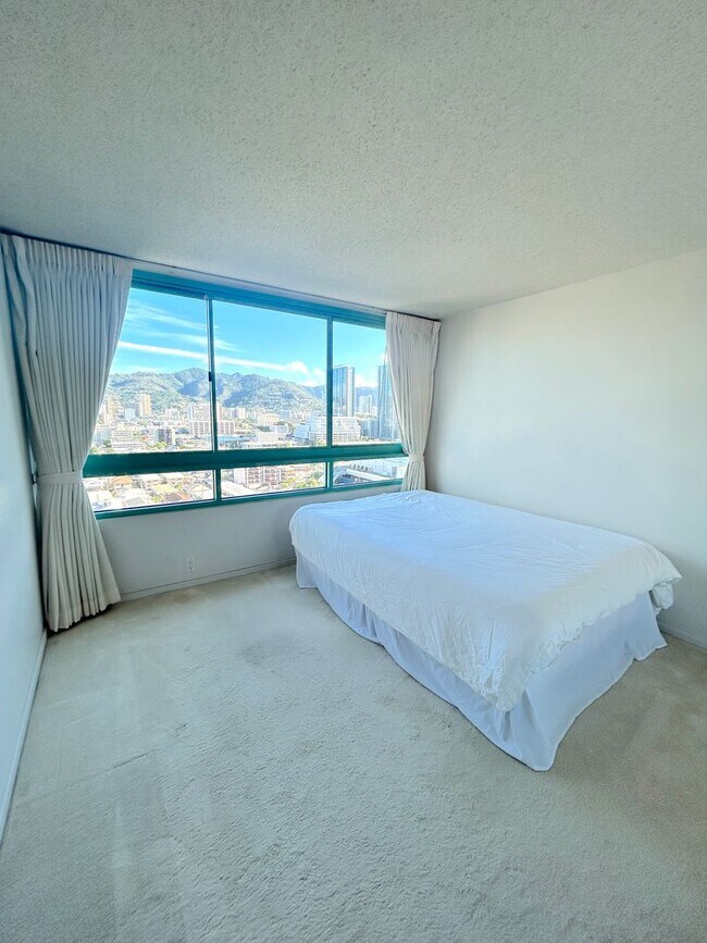 Building Photo - Large 19th Floor Unit with Ocean, City, Mo...