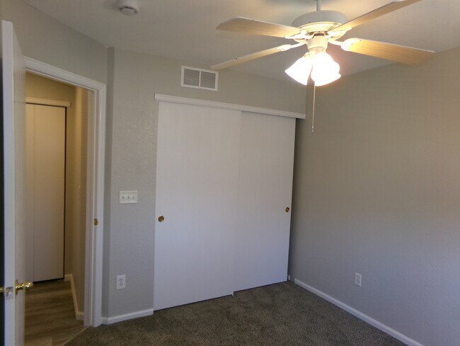 Building Photo - 3520 Warren Farm Ct