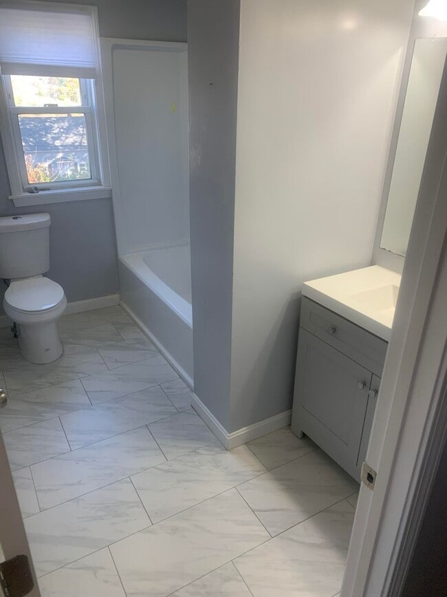 Building Photo - 30 Hemans St