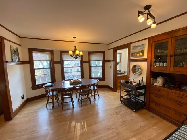 Building Photo - 2104 E Mifflin St