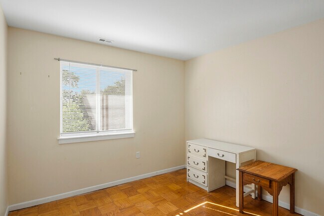Building Photo - 5019 Green Mountain Cir