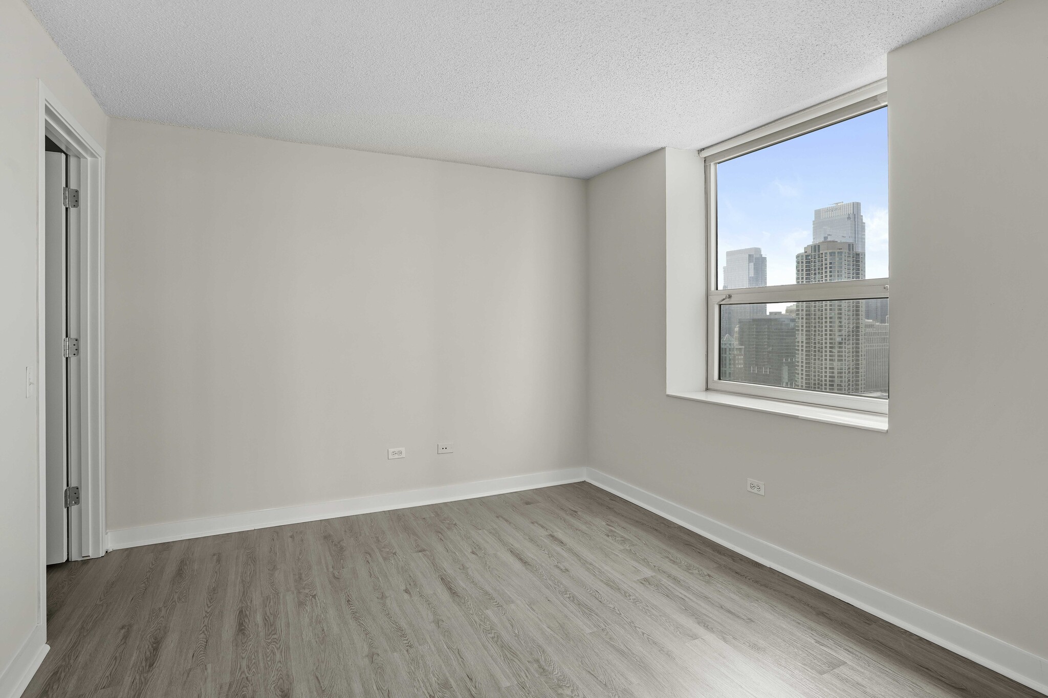 Building Photo - 490 N State St