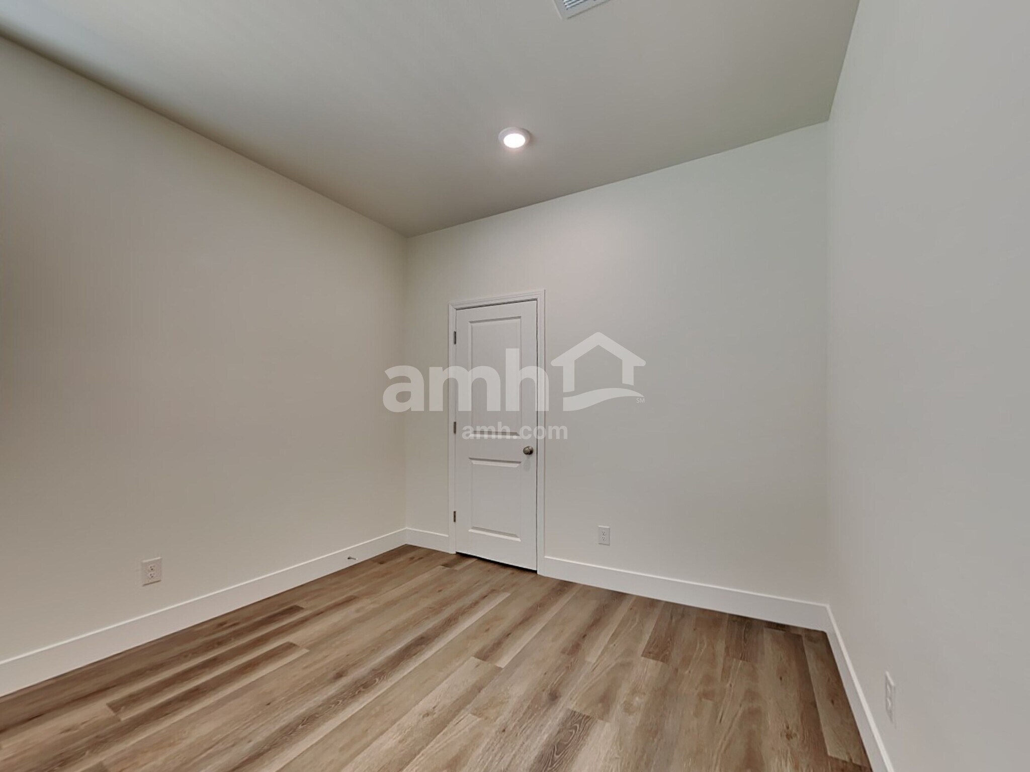 Building Photo - 858 English Primrose St