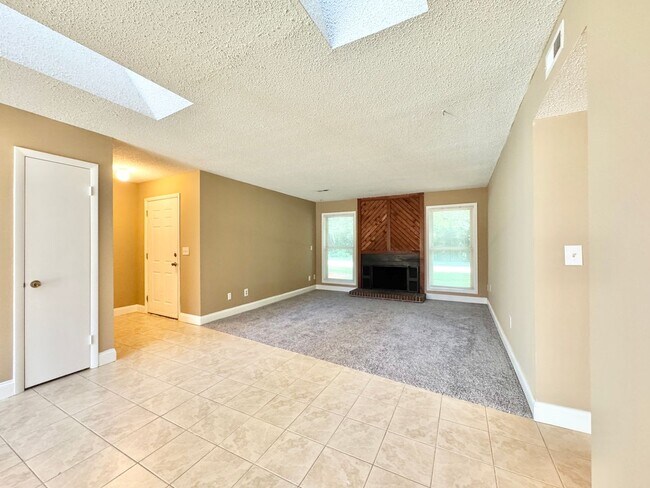 Building Photo - Holden Village Townhome Available - Newly ...