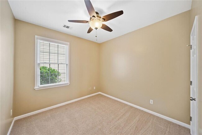 Building Photo - 726 Gardenside Cir SE