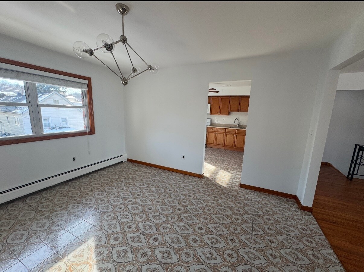 Building Photo - 208 6th St