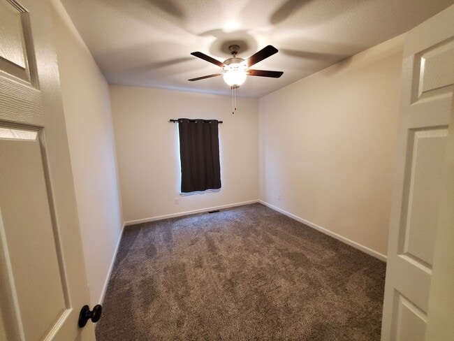 Building Photo - Charming 3-bedroom/2-bathroom duplex home in Washington, IL