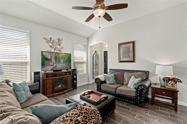 Building Photo - 334 Creekside Curve