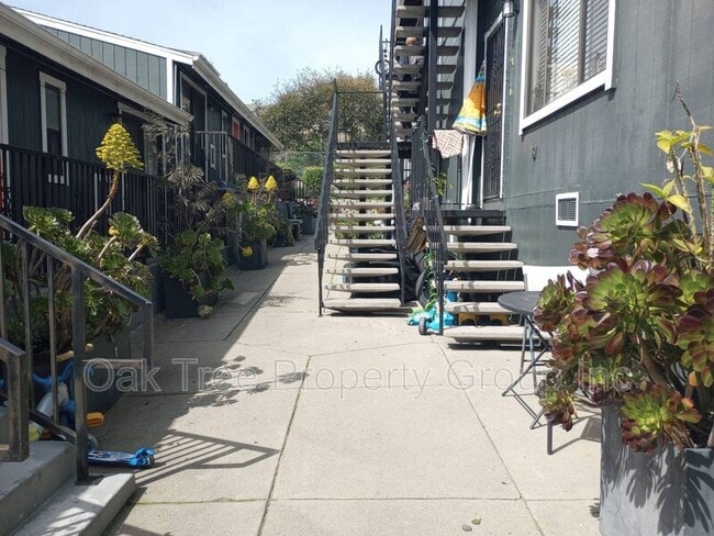 Building Photo - 2219 23rd Ave