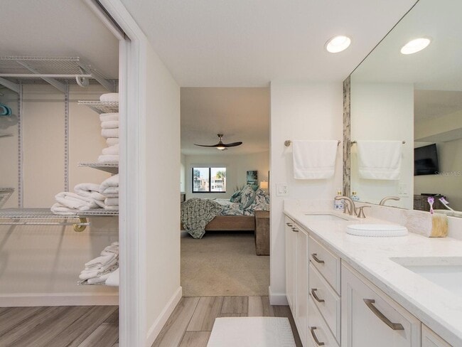 Building Photo - 240 Sand Key Estates Dr