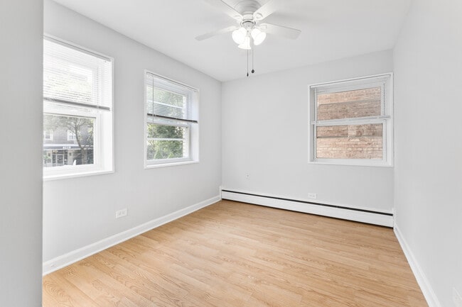 Building Photo - 6120 N Kenmore Ave