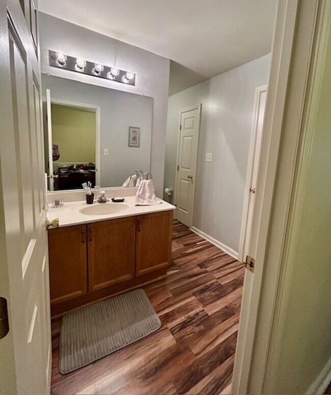 Building Photo - Townhome in Matthews