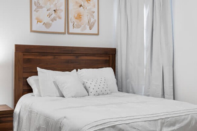 Building Photo - 14282 Coronado Dr