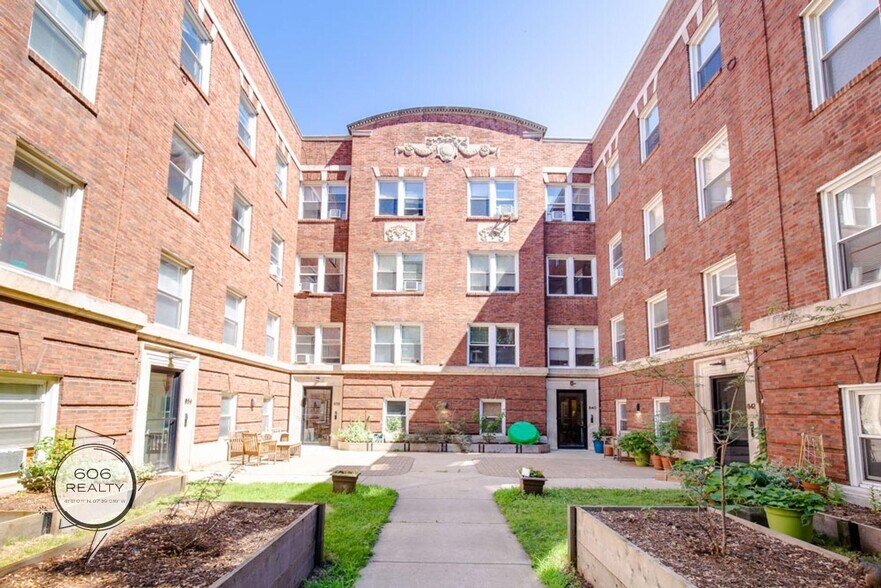 Building Photo - 838 E 53rd St