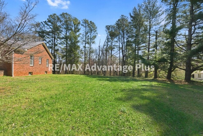 Building Photo - Beautiful brick home with full basement in Prospect