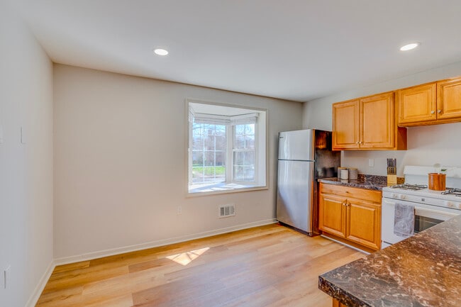 Building Photo - 8032 St Annes Ct