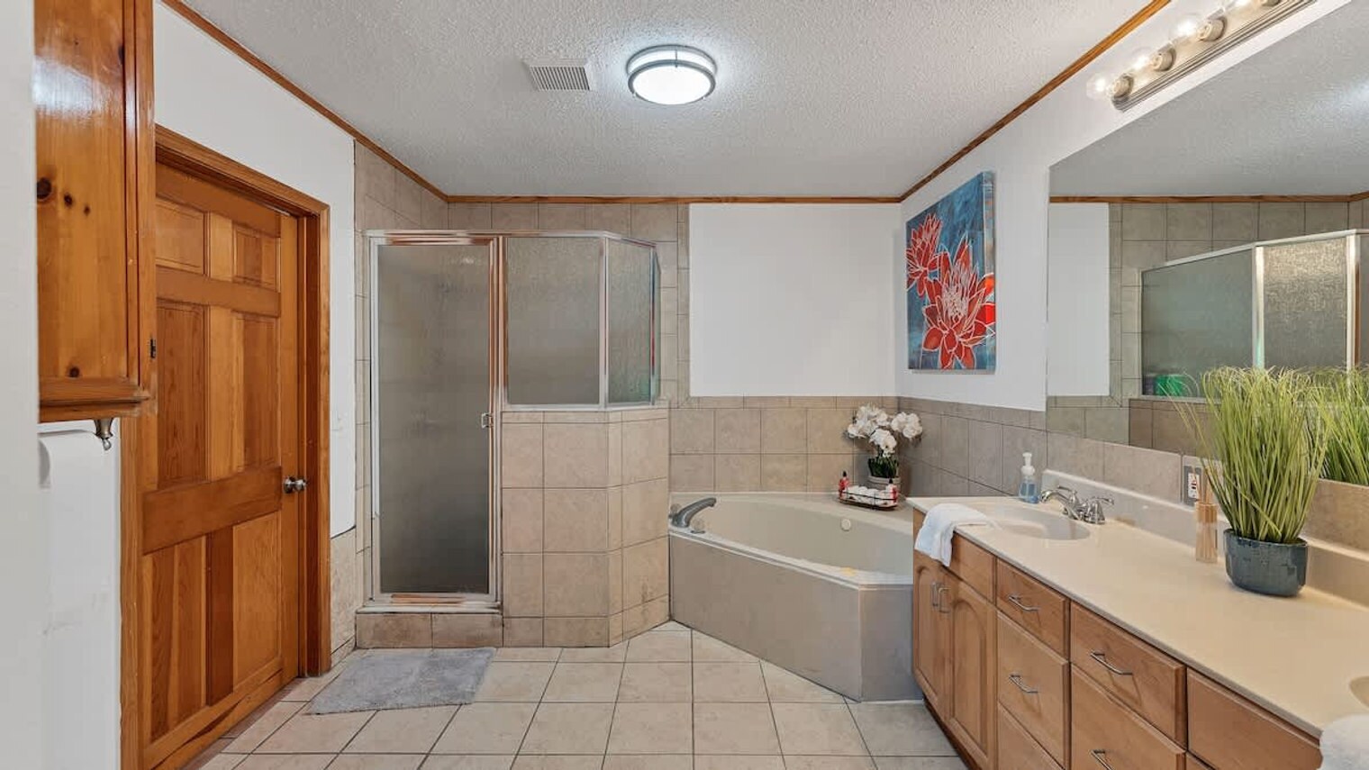 Building Photo - 302 Shangrila Ln