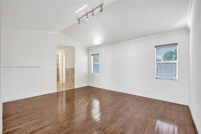 Building Photo - 658 Stanton Dr