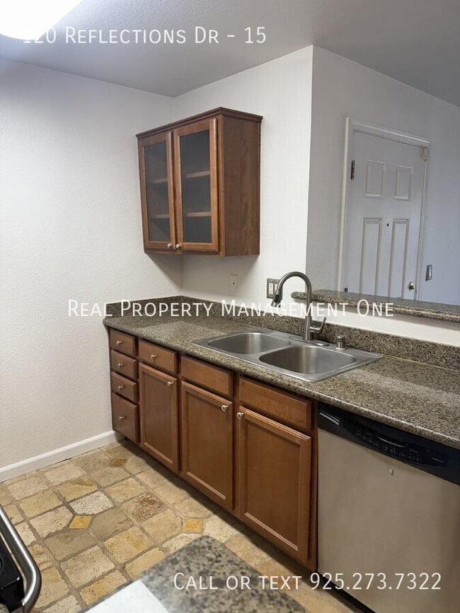 Building Photo - 120 Reflections Dr