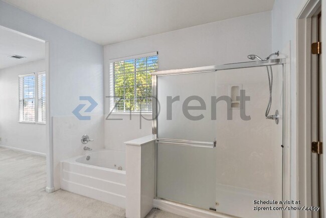 Building Photo - 5536 Cooney Pl