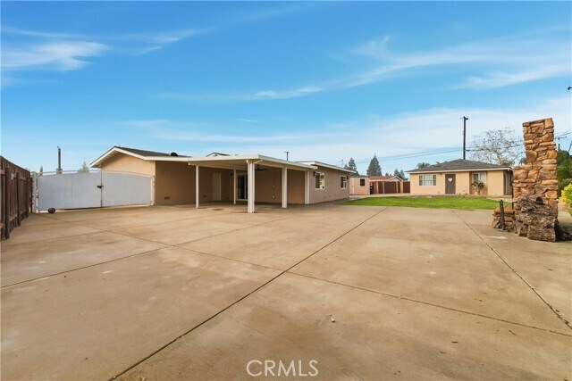 Building Photo - 1647 N Lake Ave