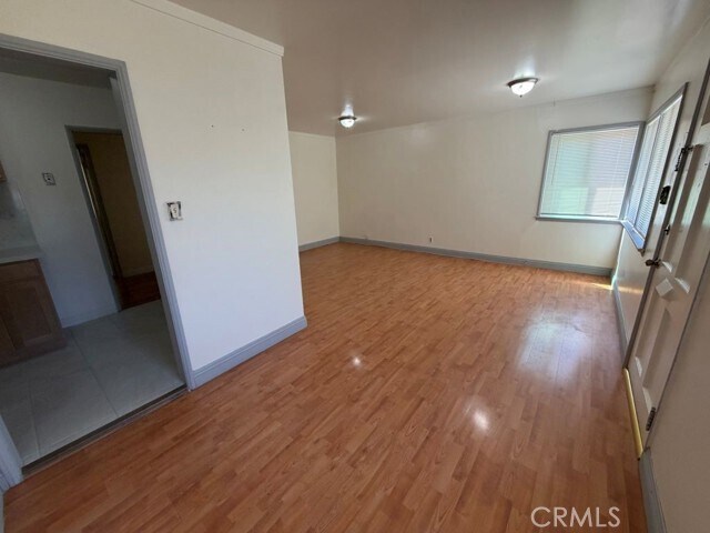Building Photo - 526 Dewey Ave