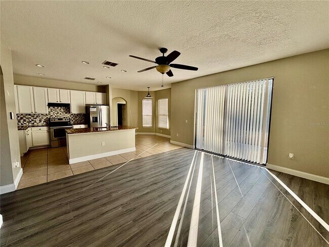 Building Photo - 2117 Lili Petal Ct